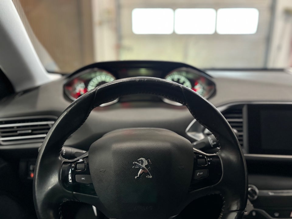 Peugeot 308 1,6 THP 125 Allure 5d