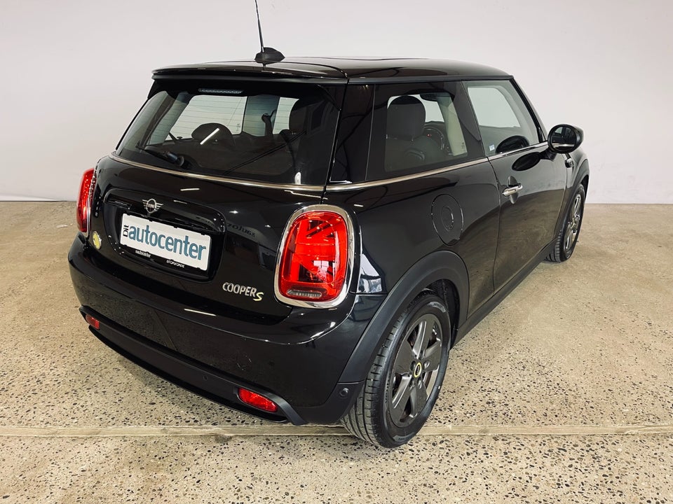 MINI Cooper SE Essential 3d