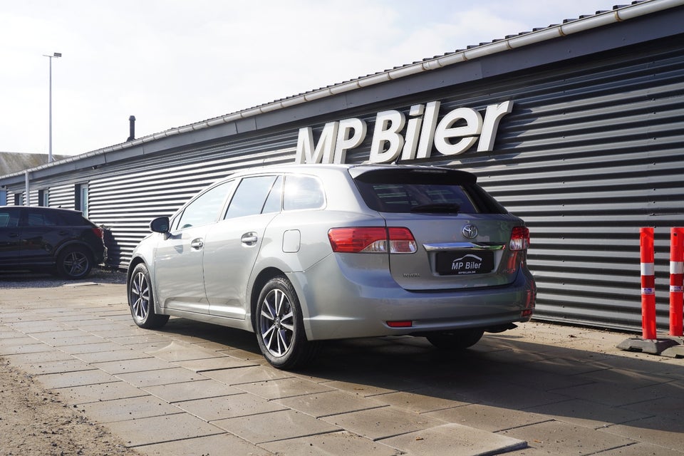 Toyota Avensis 1,8 VVT-i T2 Premium stc. 5d