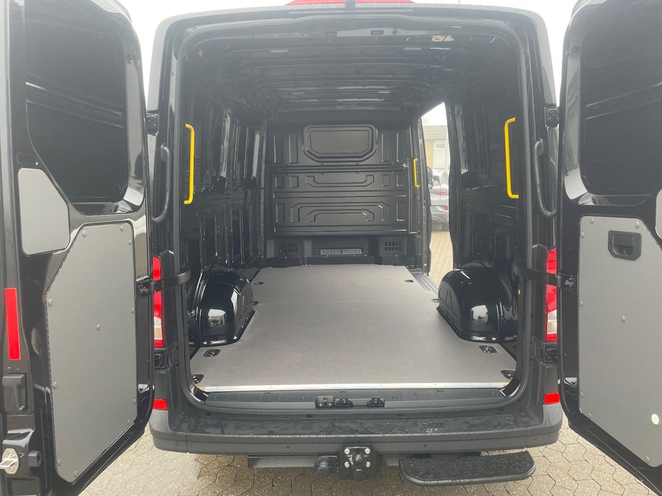 VW Crafter 35 2,0 TDi 177 Comfort Kassevogn L3H2 aut.