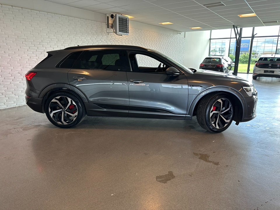 Audi Q8 e-tron 55 S-line quattro 5d