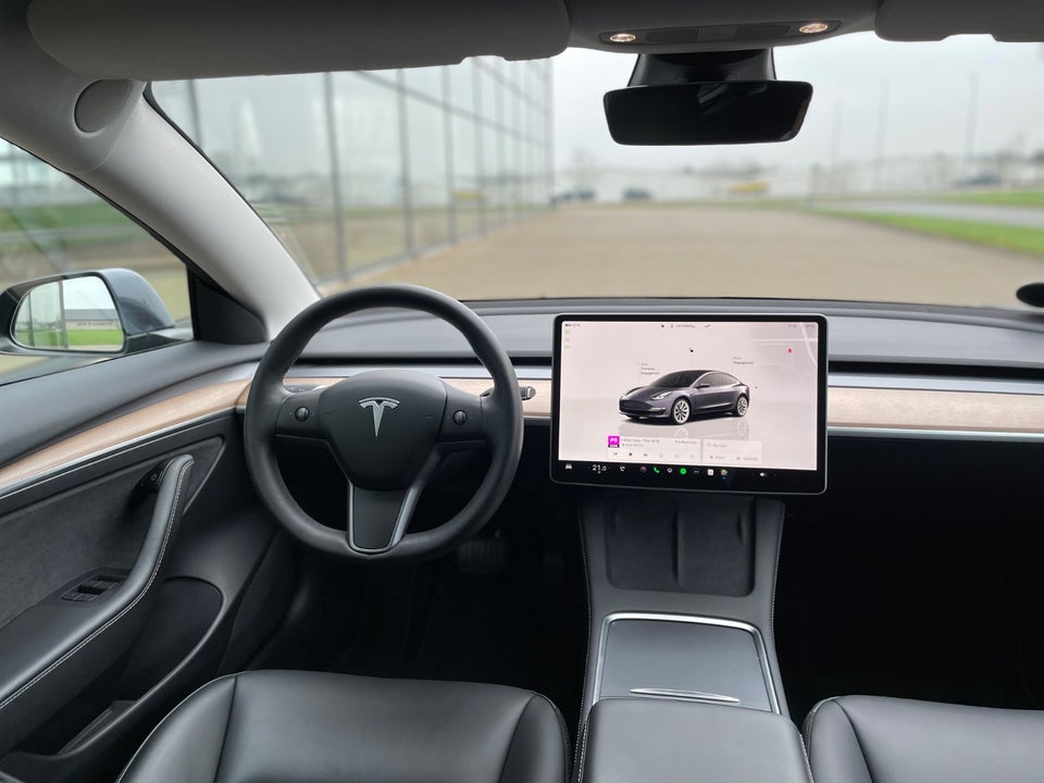 Tesla Model 3 Standard Range+ RWD 4d