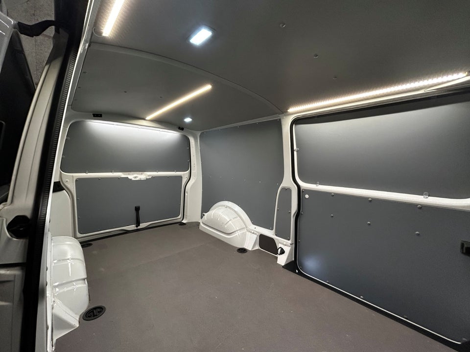VW Transporter 2,0 TDi 150 Kassevogn lang