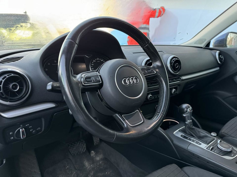 Audi A3 1,8 TFSi 180 Attraction Sportback S-tr. 5d