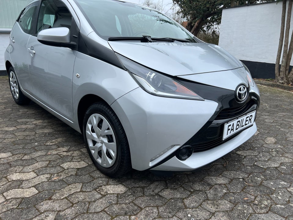 Toyota Aygo 1,0 VVT-i x-play 5d