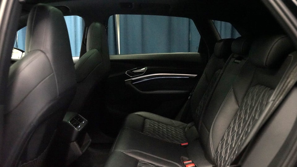 Audi e-tron 55 S-line quattro 5d