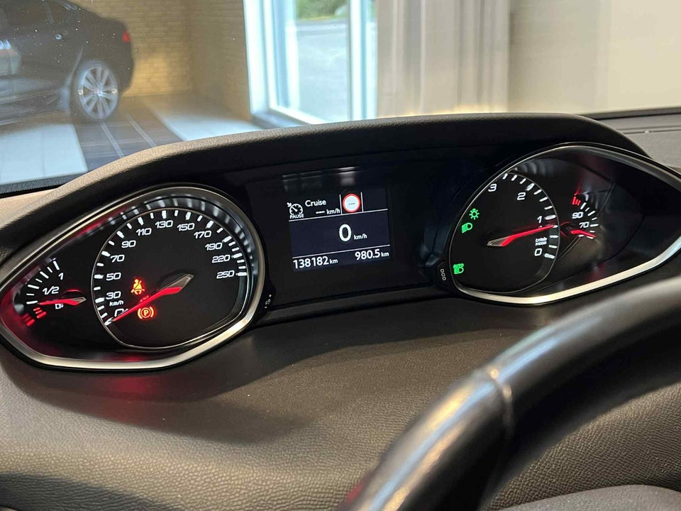 Peugeot 308 1,6 BlueHDi 120 Allure Sky SW 5d