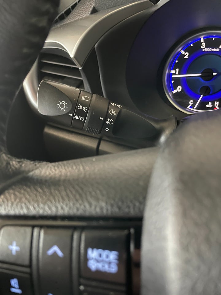 Toyota HiLux 2,4 D-4D 150 T3 Db.Kab aut. 4x4 4d