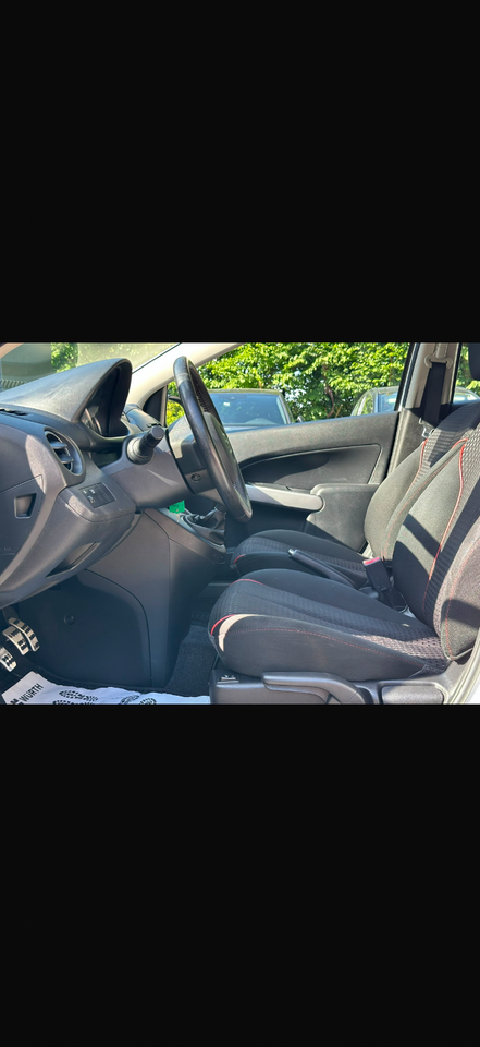 Mazda 2 1,3 Takara Edition 5d