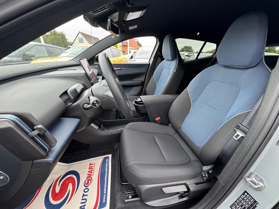 Volvo EX30 Standard Range Plus 5d