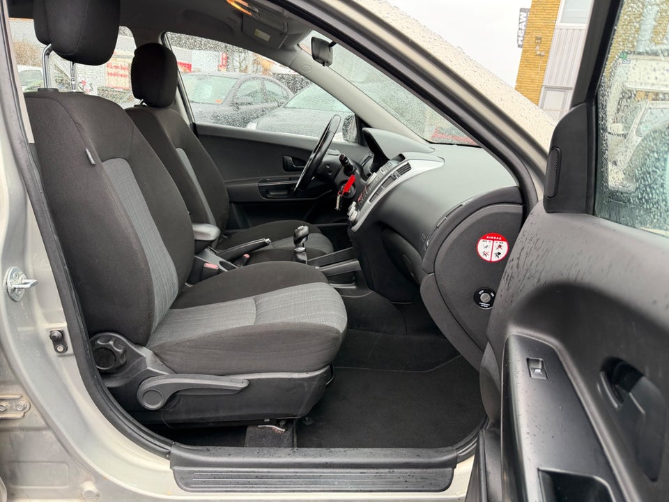 Kia Ceed 1,4 CVVT 105 Exclusive SW ECO 5d