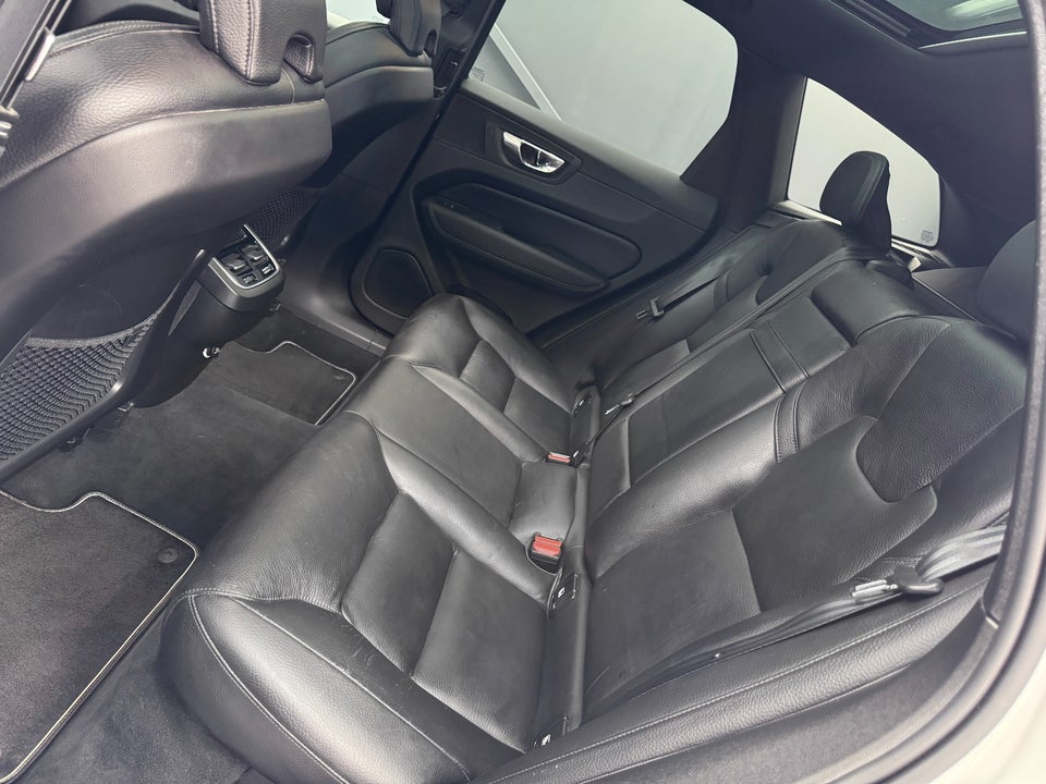 Volvo XC60 2,0 B5 235 R-Design aut. AWD 5d