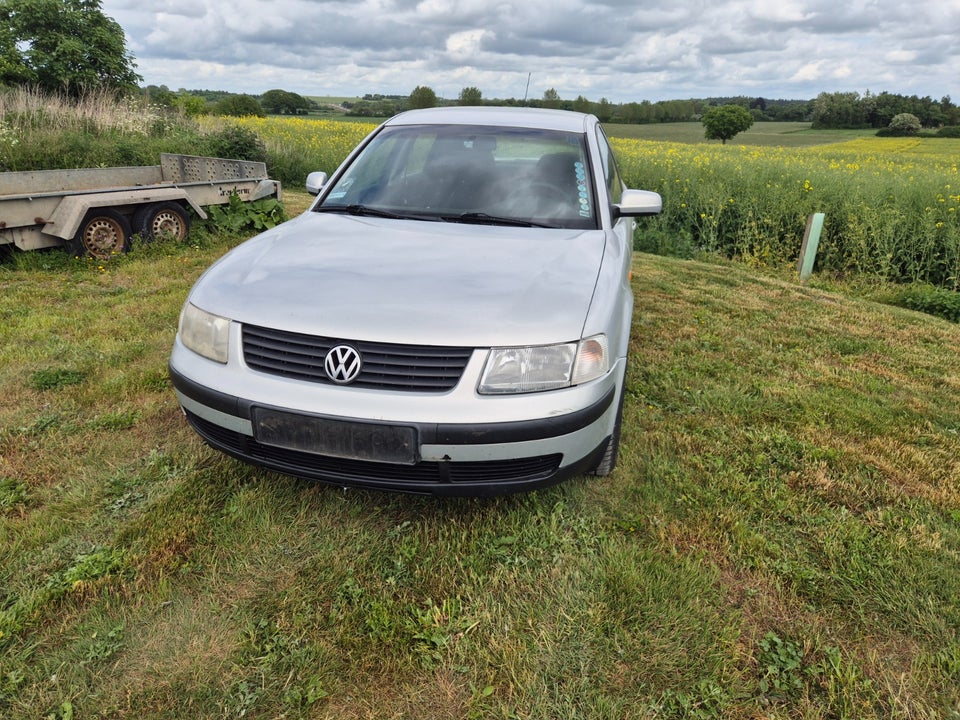 VW Passat 1,6  4d