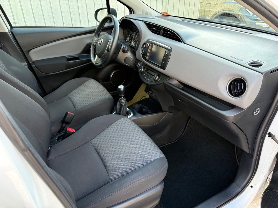 Toyota Yaris 1,3 VVT-i Skyview 5d