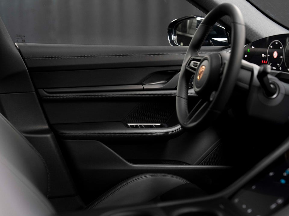 Porsche Taycan Performance+ Black Edition 4d