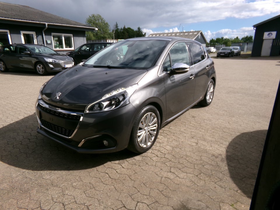 Peugeot 208 1,2 VTi 82 Selection 5d