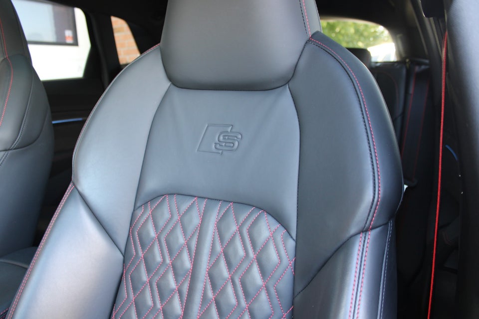 Audi Q8 e-tron 55 S-line quattro 5d