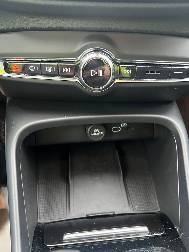 Volvo XC40 ReCharge Extended Range Plus 5d