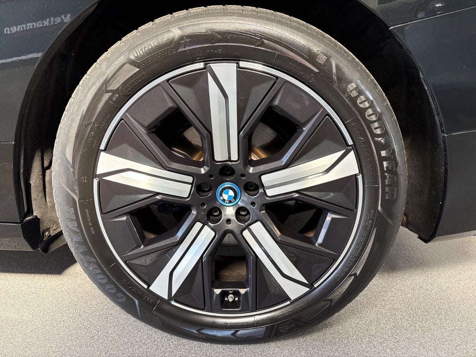 BMW iX xDrive40 Sport 5d