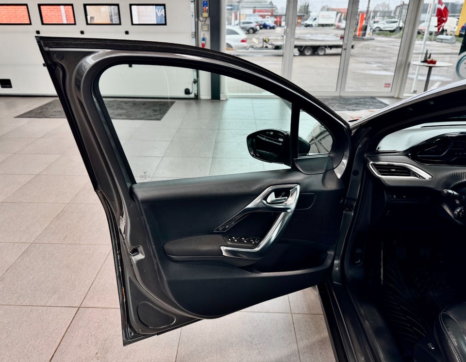 Peugeot 2008 1,6 BlueHDi 100 Desire 5d