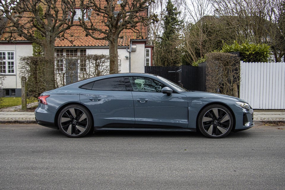 Audi e-tron GT quattro 4d