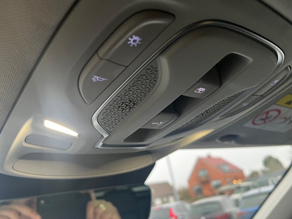 MG Marvel R Luxury 5d