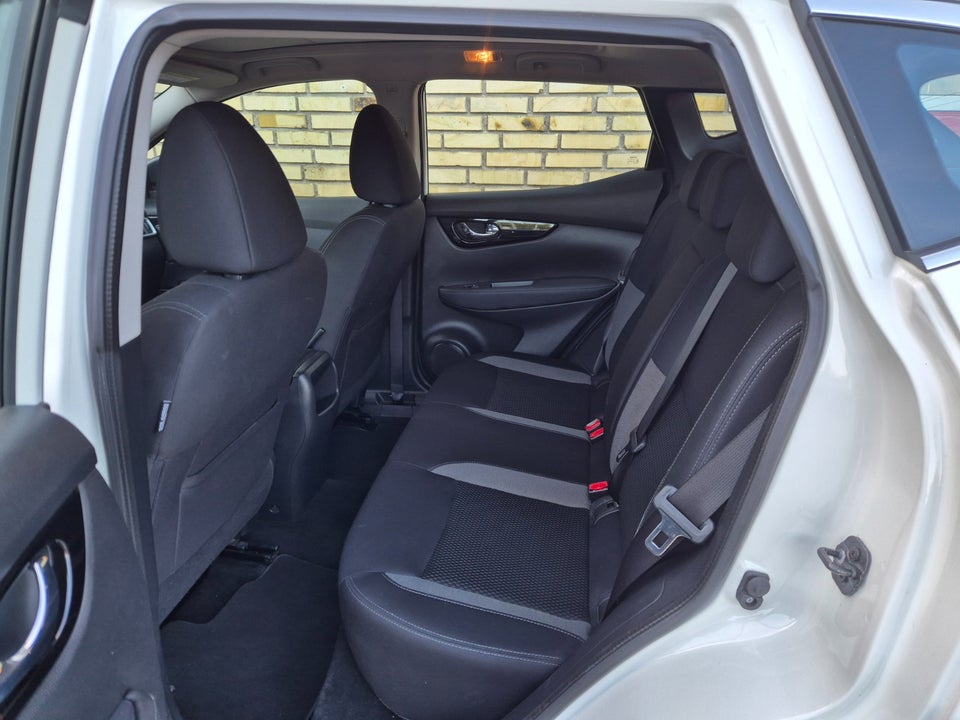 Nissan Qashqai 1,5 dCi 115 Acenta DCT 5d