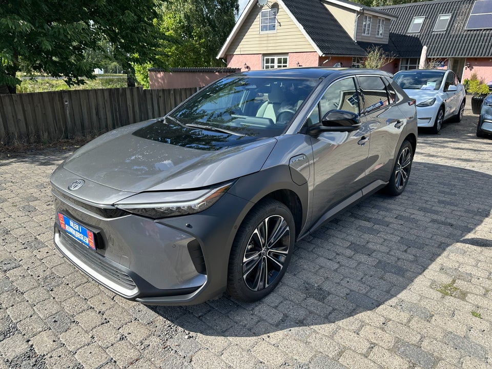 Toyota bZ4X Executive AWD 5d