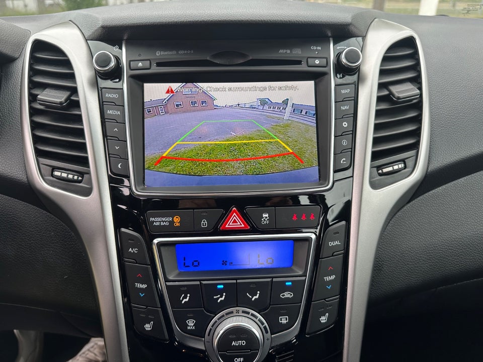 Hyundai i30 1,6 GDi Premium 5d