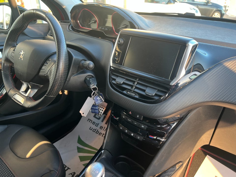 Peugeot 2008 1,6 BlueHDi 120 GT Line Sky 5d