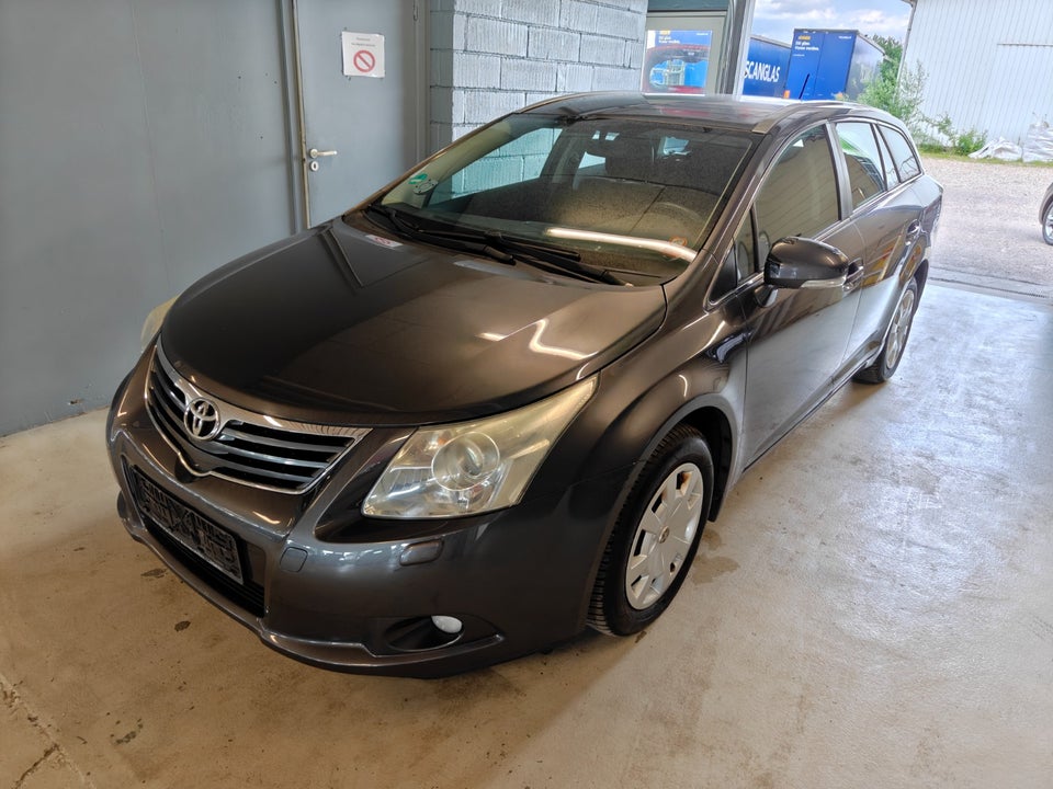 Toyota Avensis 1,6 VVT-i T1 stc. 5d