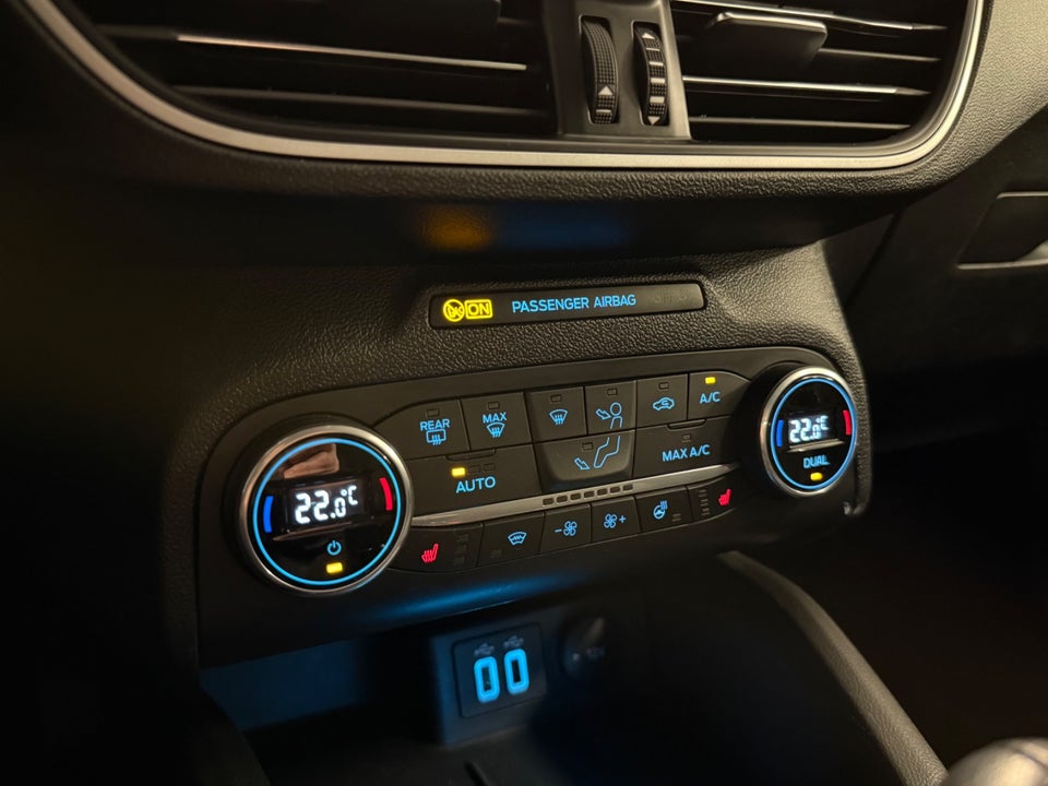 Ford Focus 1,0 EcoBoost mHEV Titanium 5d