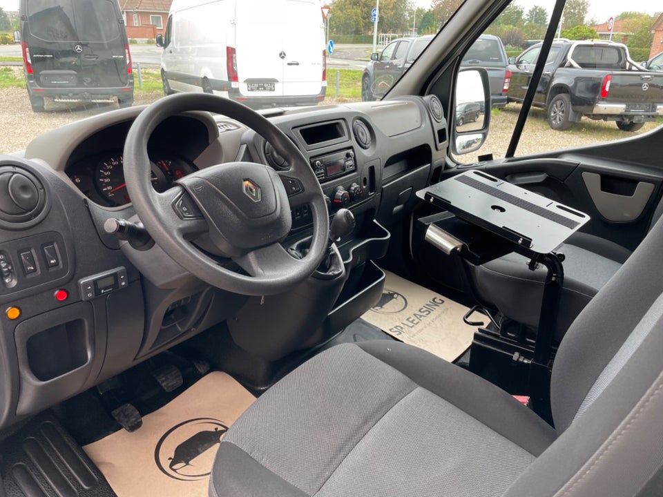 Renault Master III T33 2,3 dCi 145 L2H2 Kassevogn