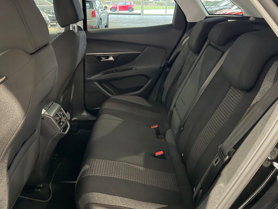 Peugeot 3008 1,2 e-THP 130 Active 5d