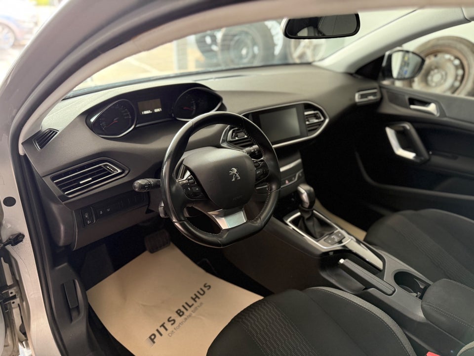Peugeot 308 1,6 BlueHDi 120 Style Sky EAT6 5d