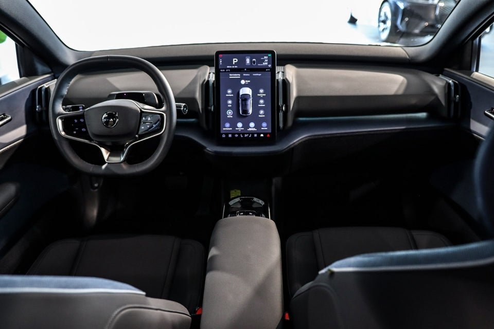 Volvo EX30 Extended Range Plus 5d