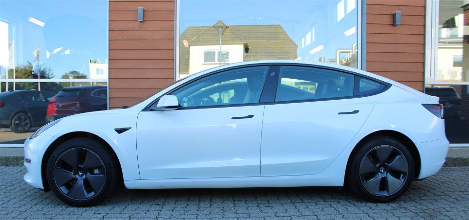 Tesla Model 3 Long Range AWD 4d