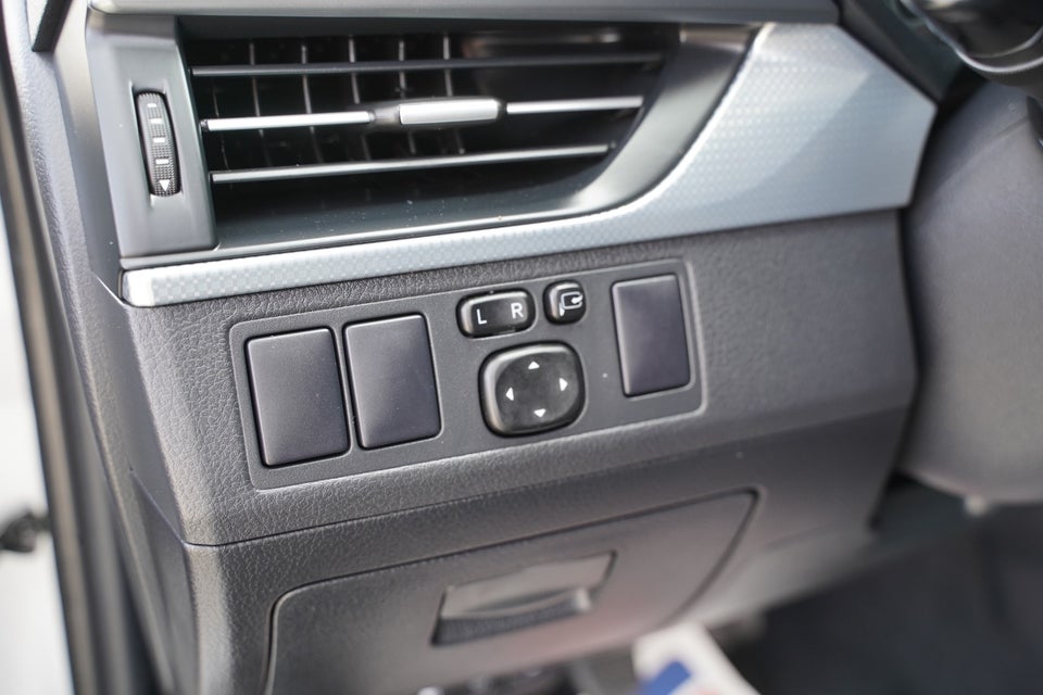 Toyota Avensis 1,8 VVT-i T2 Executive 4d