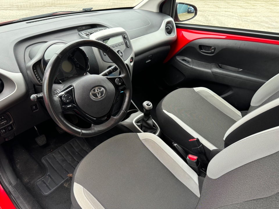 Toyota Aygo 1,0 VVT-i x-play 5d