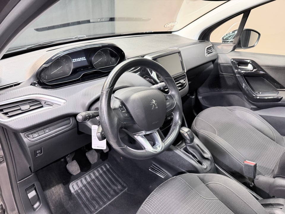 Peugeot 208 1,2 PureTech 82 Allure Sky 5d