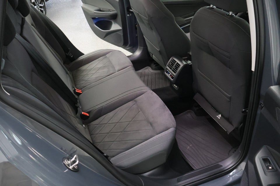 VW Golf VIII 1,5 eTSi 150 Style Variant DSG 5d