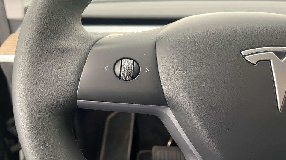 Tesla Model Y Long Range AWD 5d