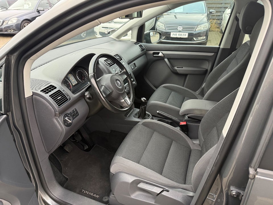 VW Touran 1,6 TDi 105 Comfortline BMT 7prs 5d