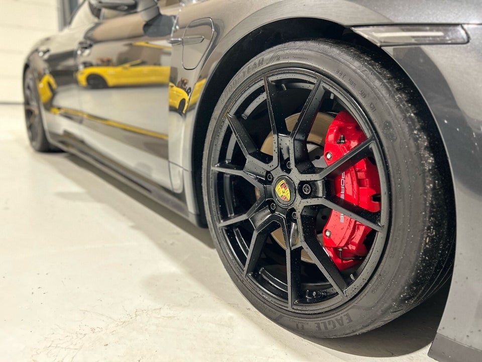 Porsche Taycan GTS Performance+  4d
