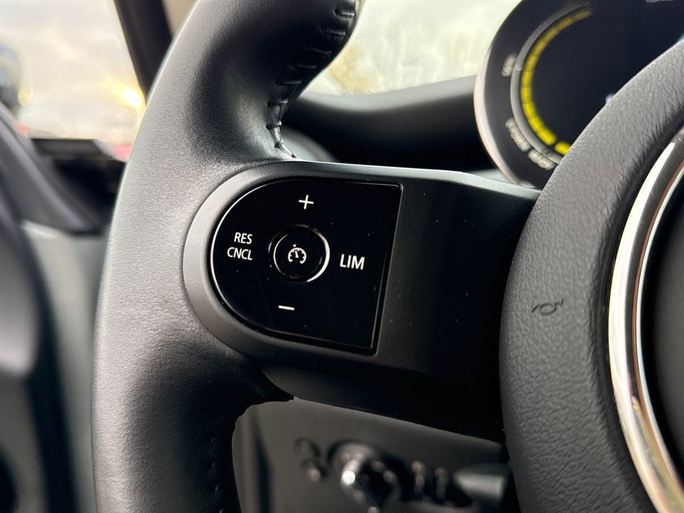 MINI Cooper SE Essential 3d