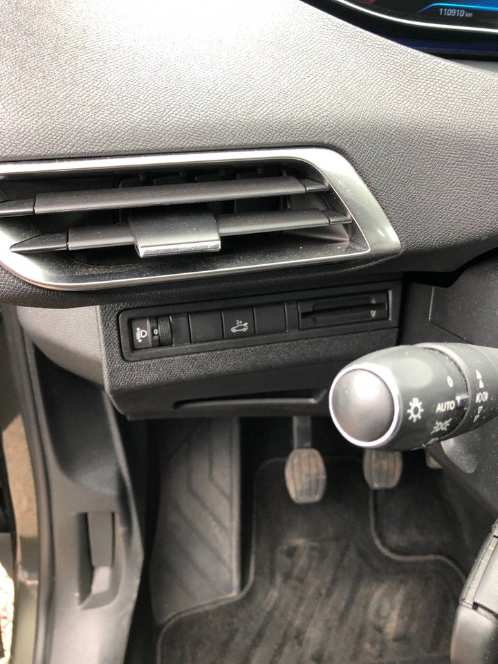 Peugeot 3008 1,2 PureTech 130 Allure Limited 5d