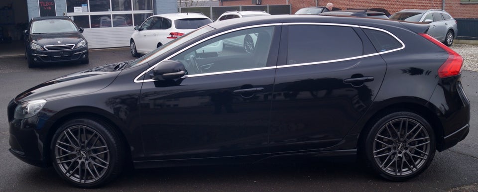 Volvo V40 2,0 D3 150 Momentum aut. 5d