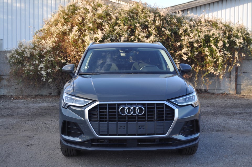 Audi Q3 45 TFSi e Attitude plus S-tr. 5d