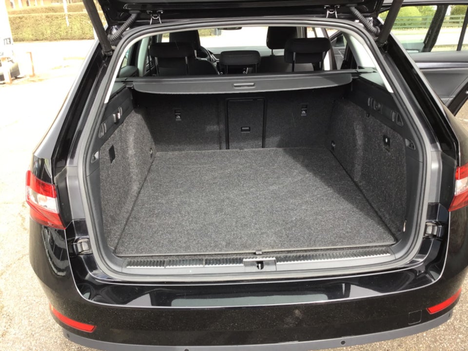 Skoda Superb 1,4 TSi iV Plus Combi DSG 5d
