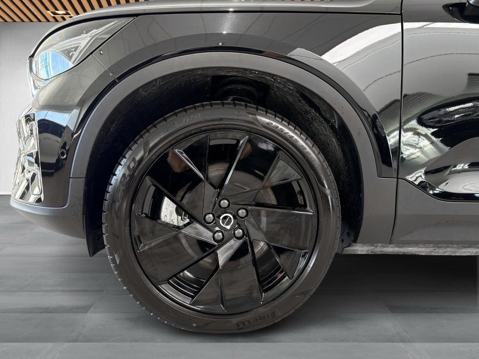 Volvo EX40 Extended Range Black Edition 5d
